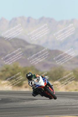 media/Oct-30-2025-Racers Edge (Thu) [[dabbdaf680]]/3-B Group/Session 2 (Turn 14)/